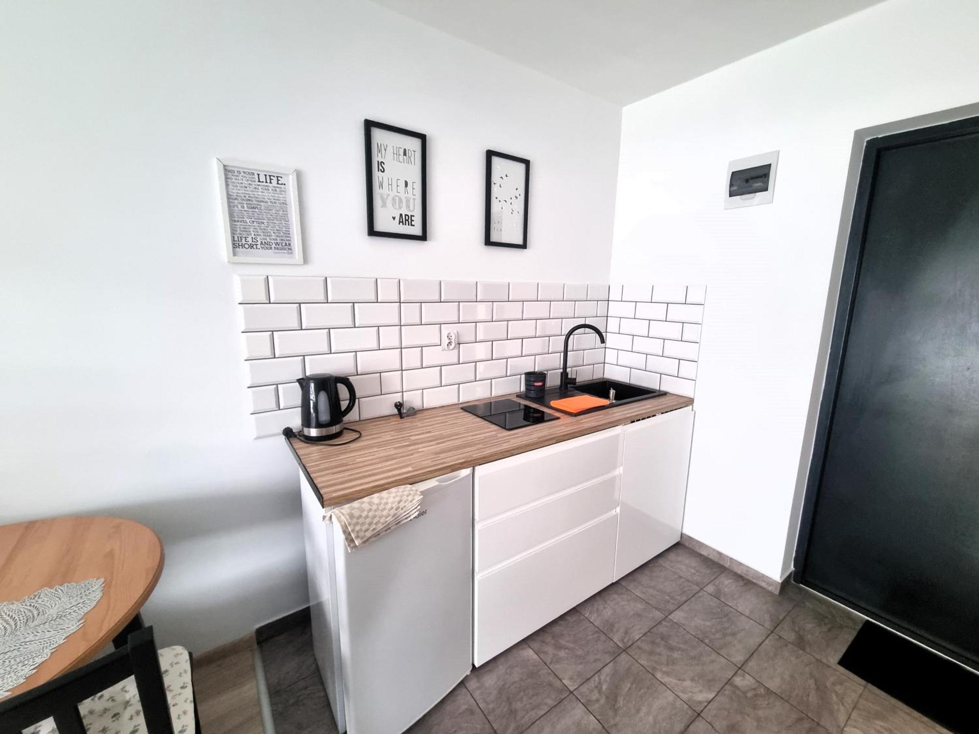 Noclegi U Loni- Pokoje Studio W Zacisznym Centrum Nad Morzem Z Parkingiem Pobierowo Extérieur photo